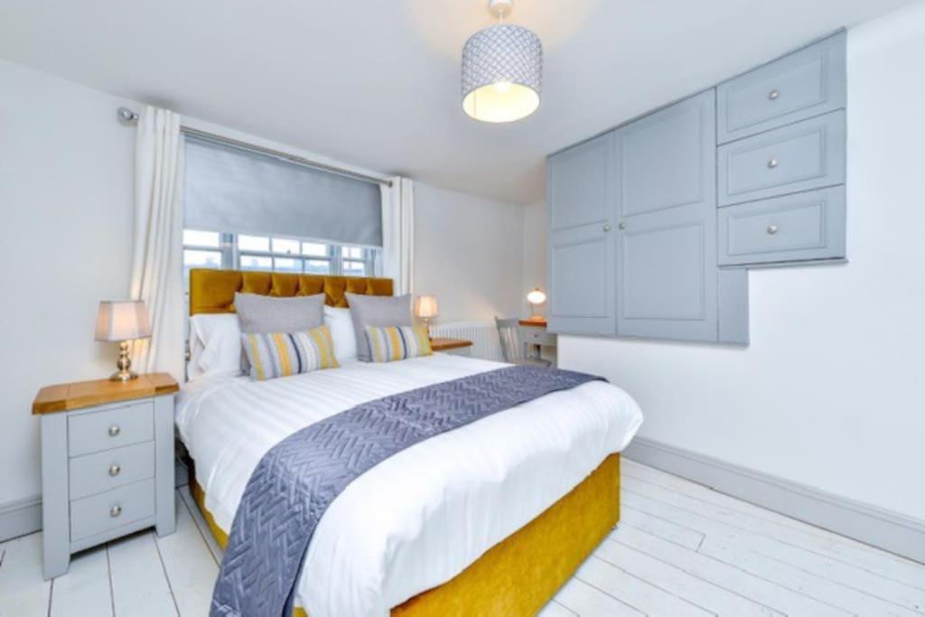 Victorian Townhouse - Stamford Centre - 2 Big Bedrooms, Living Room Kitchen Etc Tastefully Decorated ภายนอก รูปภาพ