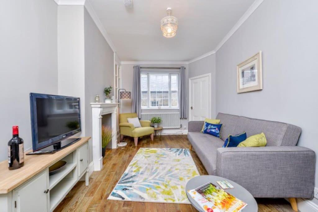 Victorian Townhouse - Stamford Centre - 2 Big Bedrooms, Living Room Kitchen Etc Tastefully Decorated ภายนอก รูปภาพ