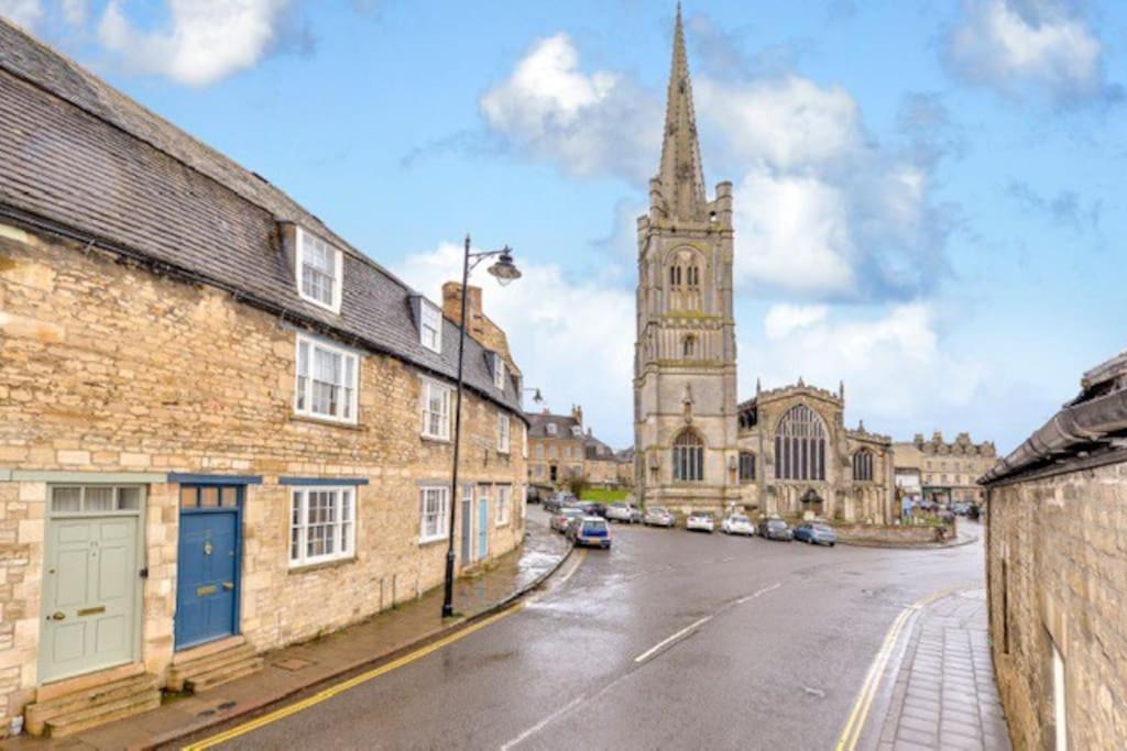 Victorian Townhouse - Stamford Centre - 2 Big Bedrooms, Living Room Kitchen Etc Tastefully Decorated ภายนอก รูปภาพ