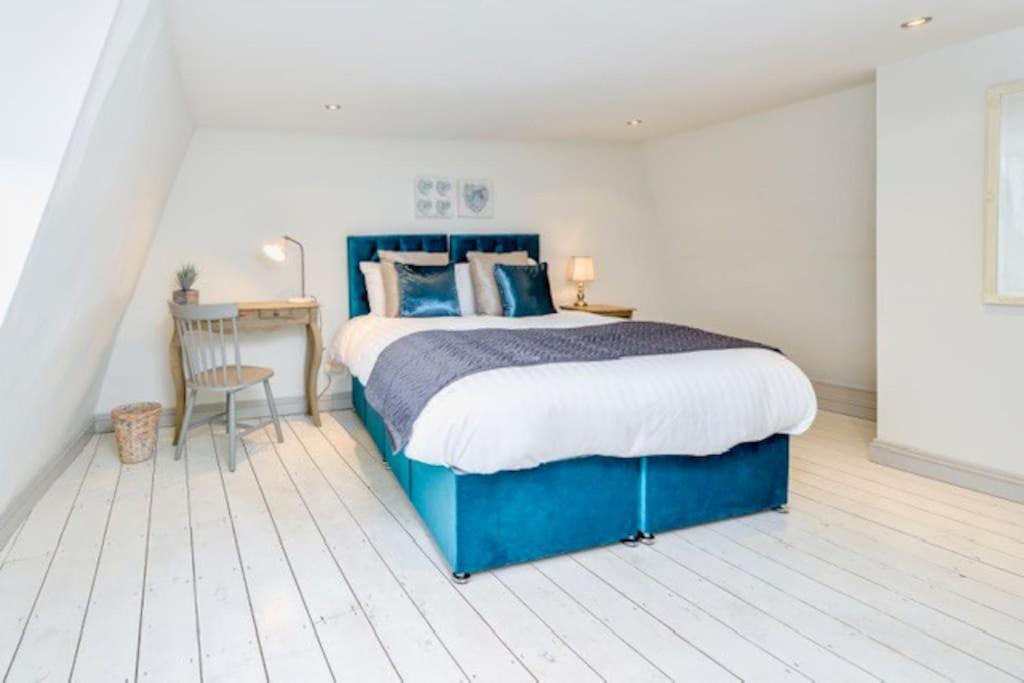 Victorian Townhouse - Stamford Centre - 2 Big Bedrooms, Living Room Kitchen Etc Tastefully Decorated ภายนอก รูปภาพ