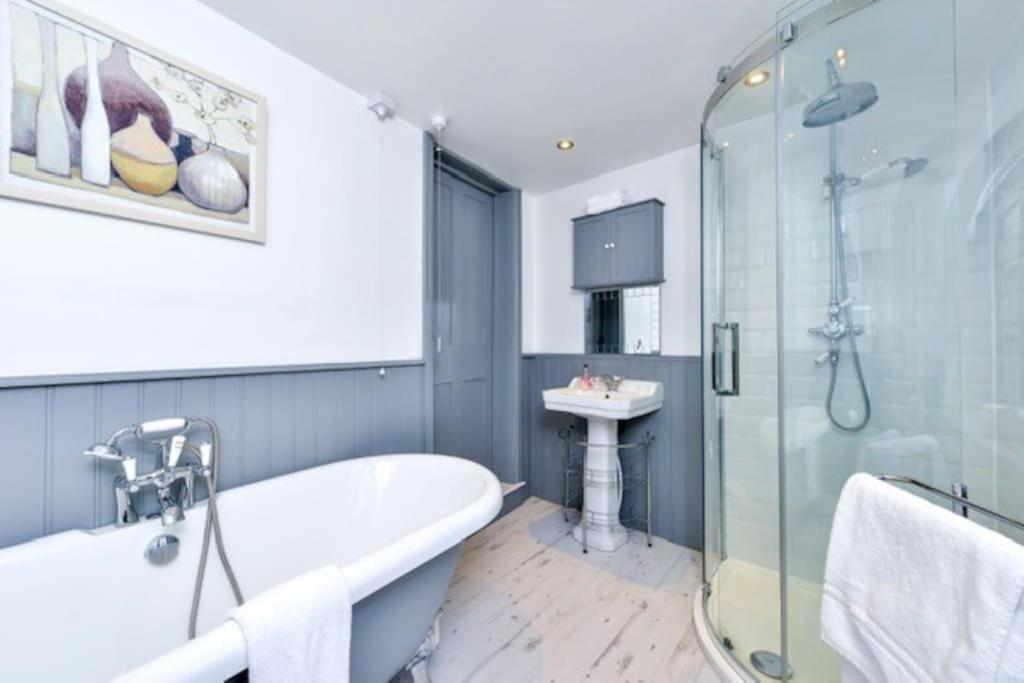 Victorian Townhouse - Stamford Centre - 2 Big Bedrooms, Living Room Kitchen Etc Tastefully Decorated ภายนอก รูปภาพ