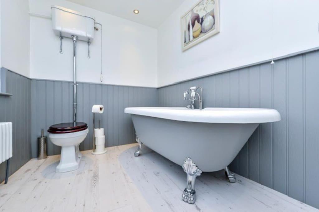 Victorian Townhouse - Stamford Centre - 2 Big Bedrooms, Living Room Kitchen Etc Tastefully Decorated ภายนอก รูปภาพ